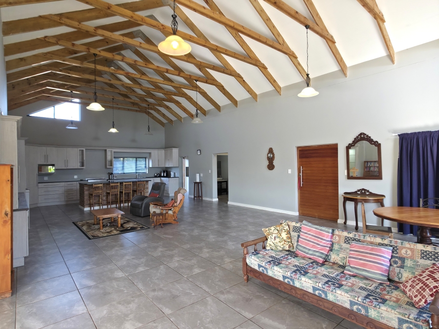 5 Bedroom Property for Sale in Noorsekloof Eastern Cape